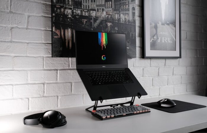 Um nômade digital é alguém que utiliza a tecnologia para trabalhar de qualquer lugar do mundo, desde que tenha acesso à internet. Diferente dos trabalhos convencionais, que exigem a presença física em um escritório, os nômades digitais têm a liberdade de escolher onde e quando trabalhar.