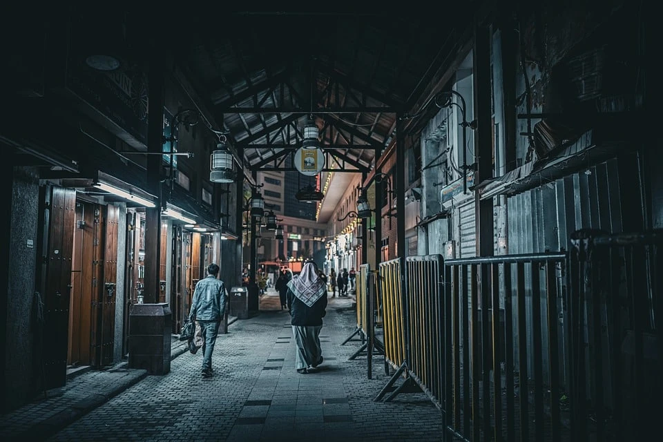 Uma das principais características do Instagram é a sua interface visual. Através de filtros e recursos de edição, os usuários podem transformar suas fotos e vídeos em verdadeiras obras de arte. Isso torna a plataforma extremamente atraente para aqueles que desejam compartilhar momentos de suas vidas de forma criativa e estética.